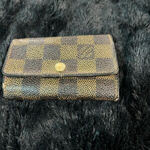Damier Louis Vuitton 6 key holder